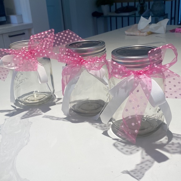 Box of Mini mouse birthday party decorations - Picture 4 of 9